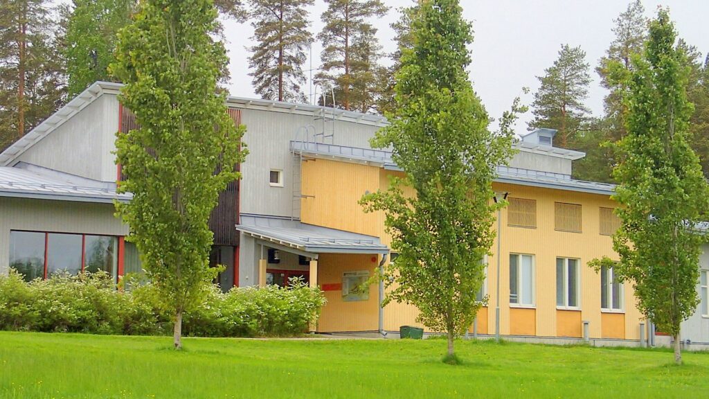 Taitojen talo kesäaikaan.